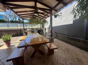 Se vende moderna casa con patio y piscina en San Rafael Escazú 25-1503 Se vende moderna casa con patio y piscina en San Rafael Escazú 25-1503