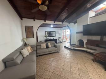 Se vende moderna casa con patio y piscina en San Rafael Escazú 25-1503 Se vende moderna casa con patio y piscina en San Rafael Escazú 25-1503