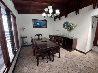 Se vende moderna casa con patio y piscina en San Rafael Escazú 25-1503 Se vende moderna casa con patio y piscina en San Rafael Escazú 25-1503