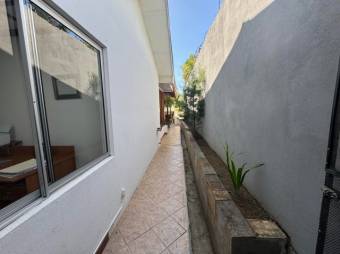 Se vende moderna casa con patio y piscina en San Rafael Escazú 25-1503 Se vende moderna casa con patio y piscina en San Rafael Escazú 25-1503