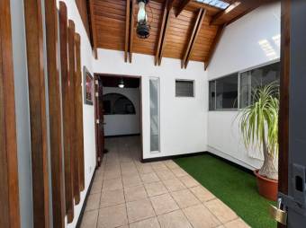 Se vende moderna casa con patio y piscina en San Rafael Escazú 25-1503 Se vende moderna casa con patio y piscina en San Rafael Escazú 25-1503