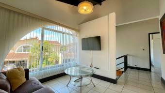 Se vende casa con terraza en condominio de San Rafael Escazú 25-1873