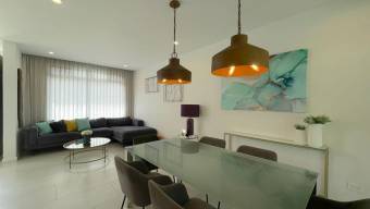 Se vende moderna casa con patio en San Rafael Escazú 26-97