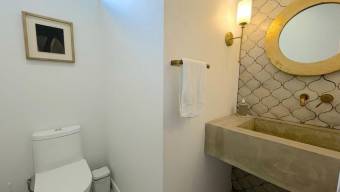 Se vende moderna casa con patio en San Rafael Escazú 26-97