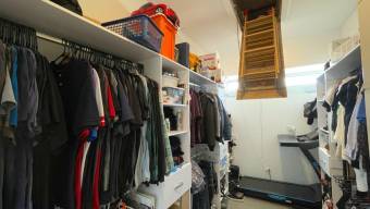 Se vende moderna casa con patio en San Rafael Escazú 26-97