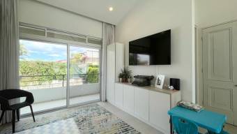 Se vende moderna casa con patio en San Rafael Escazú 26-97