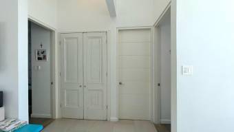 Se vende moderna casa con patio en San Rafael Escazú 26-97