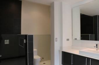 Se vende moderna casa de 3 plantas en Guachipelín Escazú 24-31 Se vende moderna casa de 3 plantas en Guachipelín Escazú 24-31