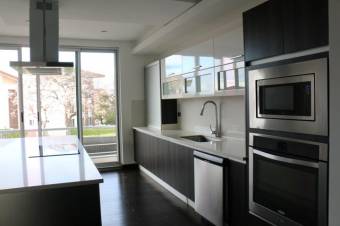 Se vende moderna casa de 3 plantas en Guachipelín Escazú 24-31 Se vende moderna casa de 3 plantas en Guachipelín Escazú 24-31