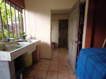 Se vende espaciosa casa con uso mixto en Llorente de Heredia 24-281 Se vende espaciosa casa con uso mixto en Llorente de Heredia 24-281