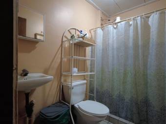 Se vende espaciosa casa con uso mixto en Llorente de Heredia 24-281 Se vende espaciosa casa con uso mixto en Llorente de Heredia 24-281