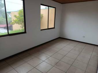 Se vende espaciosa casa con uso mixto en San Joaquín de Flores 24-1810