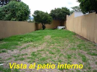 Se vende espaciosa casa con uso mixto en San Joaquín de Flores 24-1810