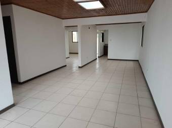 Se vende espaciosa casa con uso mixto en San Joaquín de Flores 24-1810