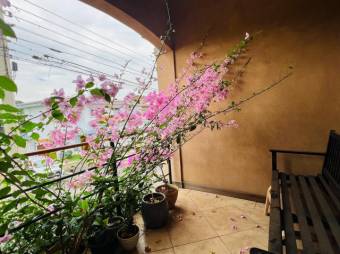 Se vende espaciosa casa para inversión en San Joaquín de Flores 25-473 Se vende espaciosa casa para inversión en San Joaquín de Flores 25-473