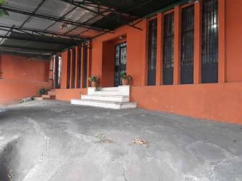 Se vende espaciosa casa con uso mixto en Calle Blancos 25-845
