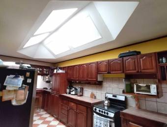 Venta de amplia casa con ubicación privilegiada en San Antonio de Coronado #25-1100 GS