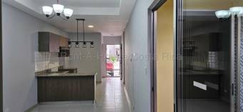 Venta casa esquinera de 1 nivel con terraza y amenidades #26-2255 GS