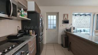 Se vende casa en Colón Mora 26-2278
