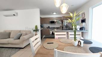 Se vende casa en Colón Mora 26-2278