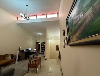 Venta casa tipo dúplex, 3 hab, 2 parqueos y ubicación estratégica #26-2224 GS
