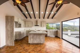 Venta mansión privada con 2 residencias, piscina y cancha de tenis #26-711 GS