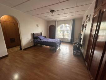 Venta de Propiedad con Uso Mixto en San Vicente de Moravia, Los Colegios. RAH 27-9