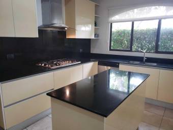 Se vende casa en Pozos Santa Ana 25-167