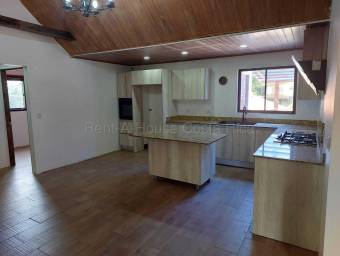 Venta  Quinta de lujo con río y 12 habitaciones en San Rafael de Heredia #26-2248