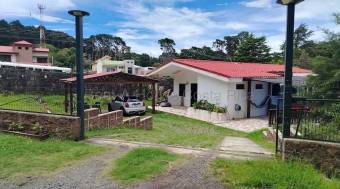 Venta  Quinta de lujo con río y 12 habitaciones en San Rafael de Heredia #26-2248