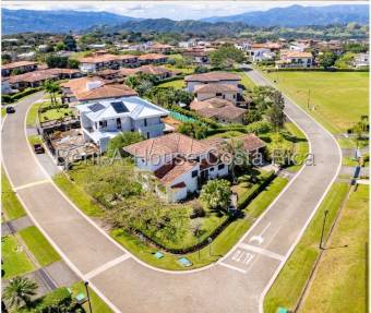 Venta casa de lujo con amplio terreno y seguridad #26-1434 GS