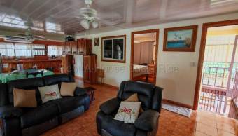 Venta de propiedad con 2 casas, zonas verdes y ruta principal #26-2266 GS