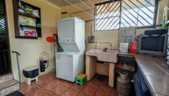 Venta de propiedad con 2 casas, zonas verdes y ruta principal #26-2266 GS