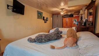 Venta de propiedad con 2 casas, zonas verdes y ruta principal #26-2266 GS