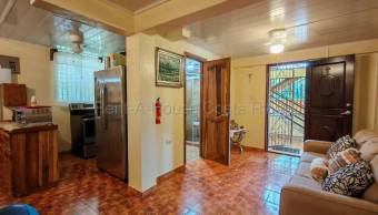 Venta de propiedad con 2 casas, zonas verdes y ruta principal #26-2266 GS