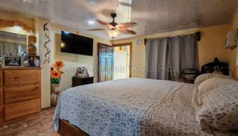 Venta de propiedad con 2 casas, zonas verdes y ruta principal #26-2266 GS