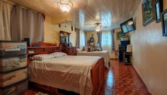 Venta de propiedad con 2 casas, zonas verdes y ruta principal #26-2266 GS