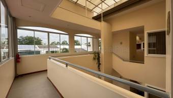 Se alquila apartamento en San Rafael Escazú 27-32