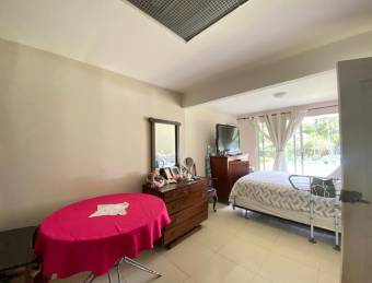 Se vende casa en Piedades Santa Ana 26-1298