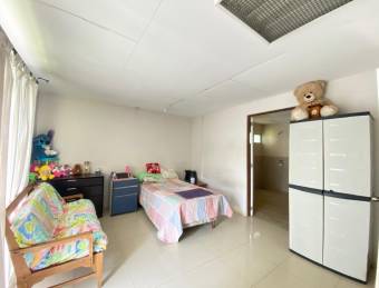 Se vende casa en Piedades Santa Ana 26-1298