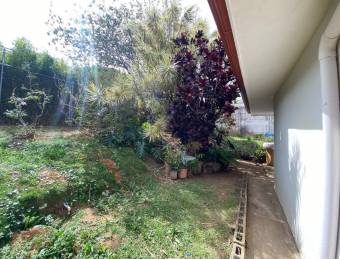 Se vende casa en Piedades Santa Ana 26-1298