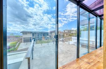 Casa de Lujo en Venta en Bosques de Altamonte Curridabat 3 Niveles con Apartamento Indepen