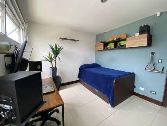Venta de Estupenda Casa en Santa Ana / Mls. 24-652 OFC JB