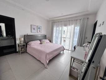 Venta de Hermosa y Moderna Casa en Santa Ana / Mls. 25-1400 OFC JB Venta de Hermosa y Moderna Casa en Santa Ana / Mls. 25-1400 OFC JB