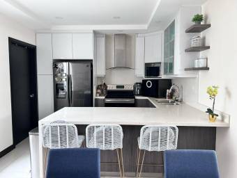 Venta de Hermosa y Moderna Casa en Santa Ana / Mls. 25-1400 OFC JB Venta de Hermosa y Moderna Casa en Santa Ana / Mls. 25-1400 OFC JB