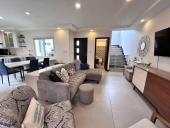 Venta de Hermosa y Moderna Casa en Santa Ana / Mls. 25-1400 OFC JB