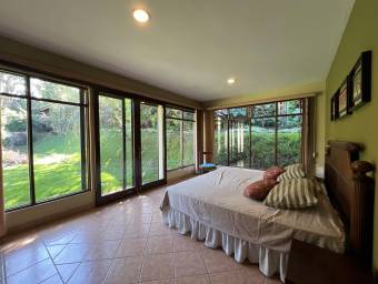 Venta de Espectacular Casa en Guachipelin, Escazú / Mls. 26-1295 OFC JB