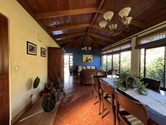 Venta de Espectacular Casa en Guachipelin, Escazú / Mls. 26-1295 OFC JB