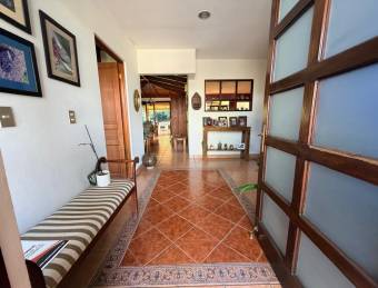 Venta de Espectacular Casa en Guachipelin, Escazú / Mls. 26-1295 OFC JB