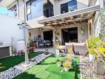 Se vende casa en Mata de Plátano Goicoechea 26-1348